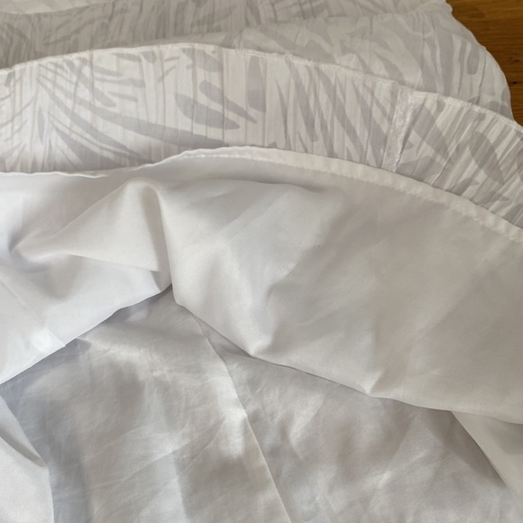 Laura White Skirt With Leaves Pattern Size 10 - Picture 5 of 10